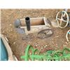 Image 7 : Lawn ornaments, planters