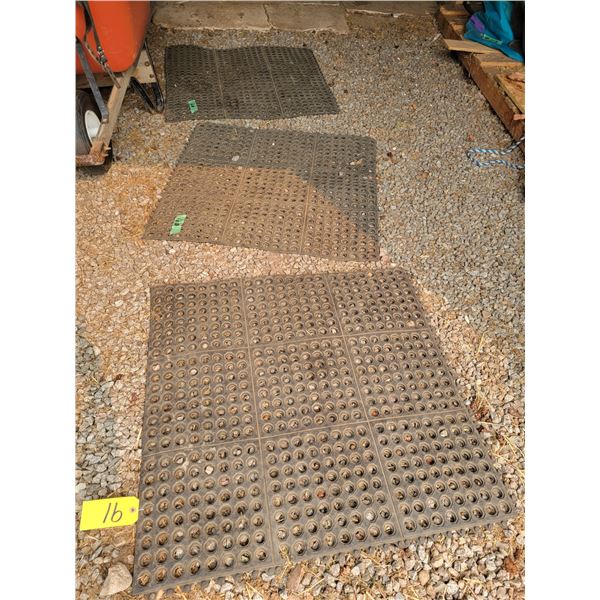 Garage stall matts