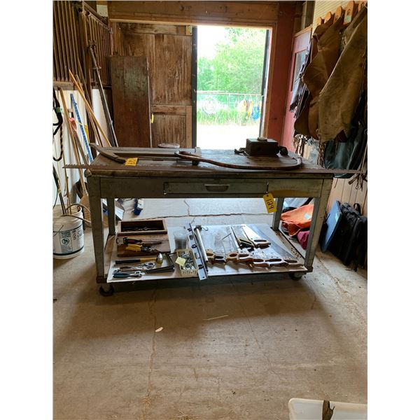 Metal bench with casters