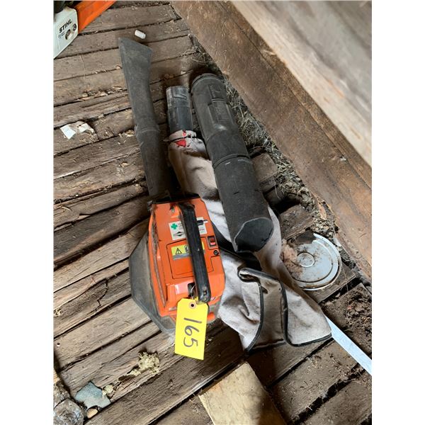 Husqvarna 132HBV gas blower with bag