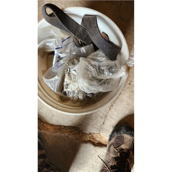 Various d-rings, snaps