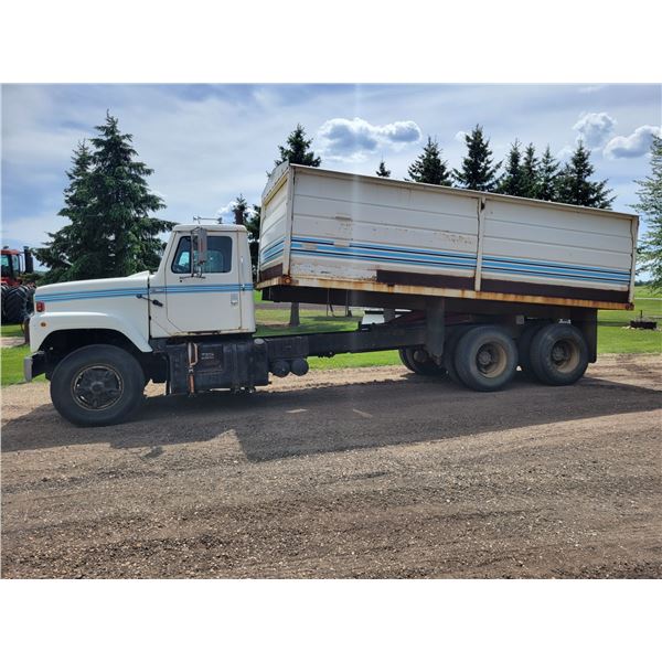 (Lots 1, 2, & 3 are a Group Lot) 1978 I.H. Tandem Grain Truck, 466 Diesel, 10 spd 20'x60" Steel Box