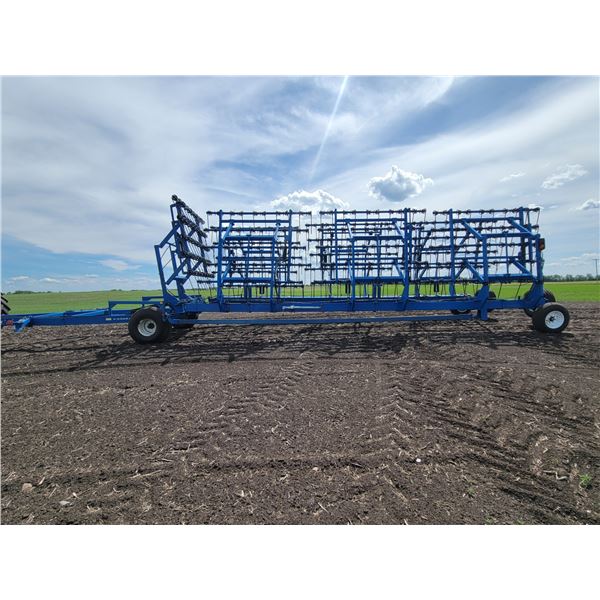 Brandt 70 ft heavy harrows, SN.8814400, 5/8 Approx. 19" teeth. Note: One weld on front support arm o