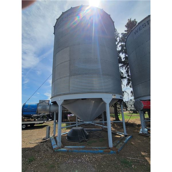 (Lots 4, 5, 6, & 7 are a Group Lot)  Westeel 2150 bu hopper bottom double skid