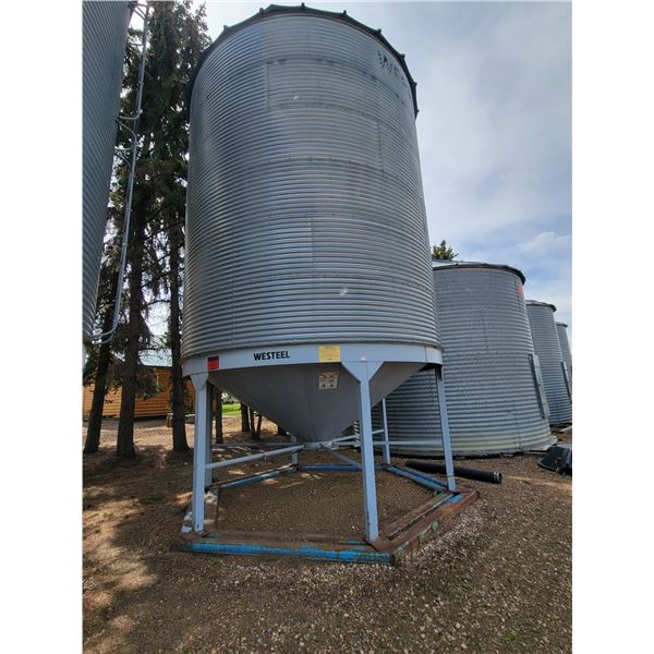 (Lots 4, 5, 6, & 7 are a Group Lot) Westeel 2150 bu hopper bottom double skid