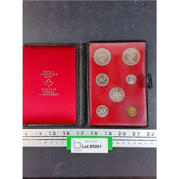 Canadian Mint Coin Collection in Case - 1971