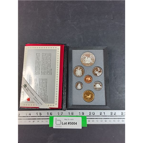 Canadian Mint Coin Collection in Case - 1989