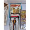 Image 3 : John Wayne Lot: Collectors Plate, Magazines, Magnet