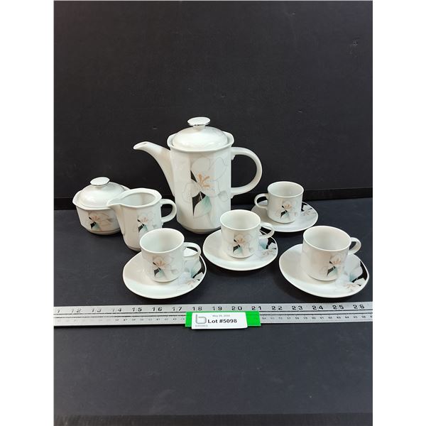 Belfor Tea Set: Teapot, Creamer & Sugar Set, (4) Tea Cup & Saucer Set