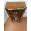 Image 2 : *Vintage Rogers Wooden Cabinet Style Radio, As Is Cannot Ship
