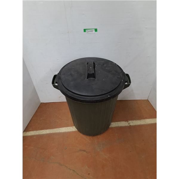 **Rubbermaid Plastic Garbage Can w/ Lid, Cannot Ship