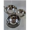 Image 2 : (2) Fruit Bowls & Set of 3 Mixing Bowls