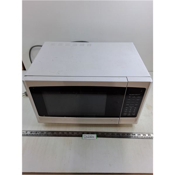 Hamilton Beach Microwave Oven - Powers On - 20" x 15" x 12" - Pickup Only