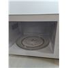 Image 2 : Hamilton Beach Microwave Oven - Powers On - 20" x 15" x 12" - Pickup Only