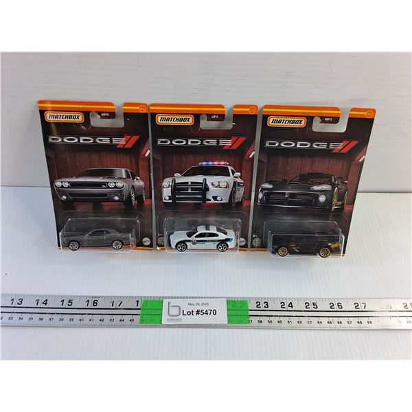 Die Cast 2008 Dodge Challenger SRT8, 2011 Dodge Charger Pursuit and 2000 Dodge Viper GTS-R