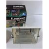 Image 4 : (2) 300 Watt Floodlight Halogen Floodlight, WestWard 5 led Self-Powered Flashlight