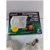 Image 7 : (2) 300 Watt Floodlight Halogen Floodlight, WestWard 5 led Self-Powered Flashlight