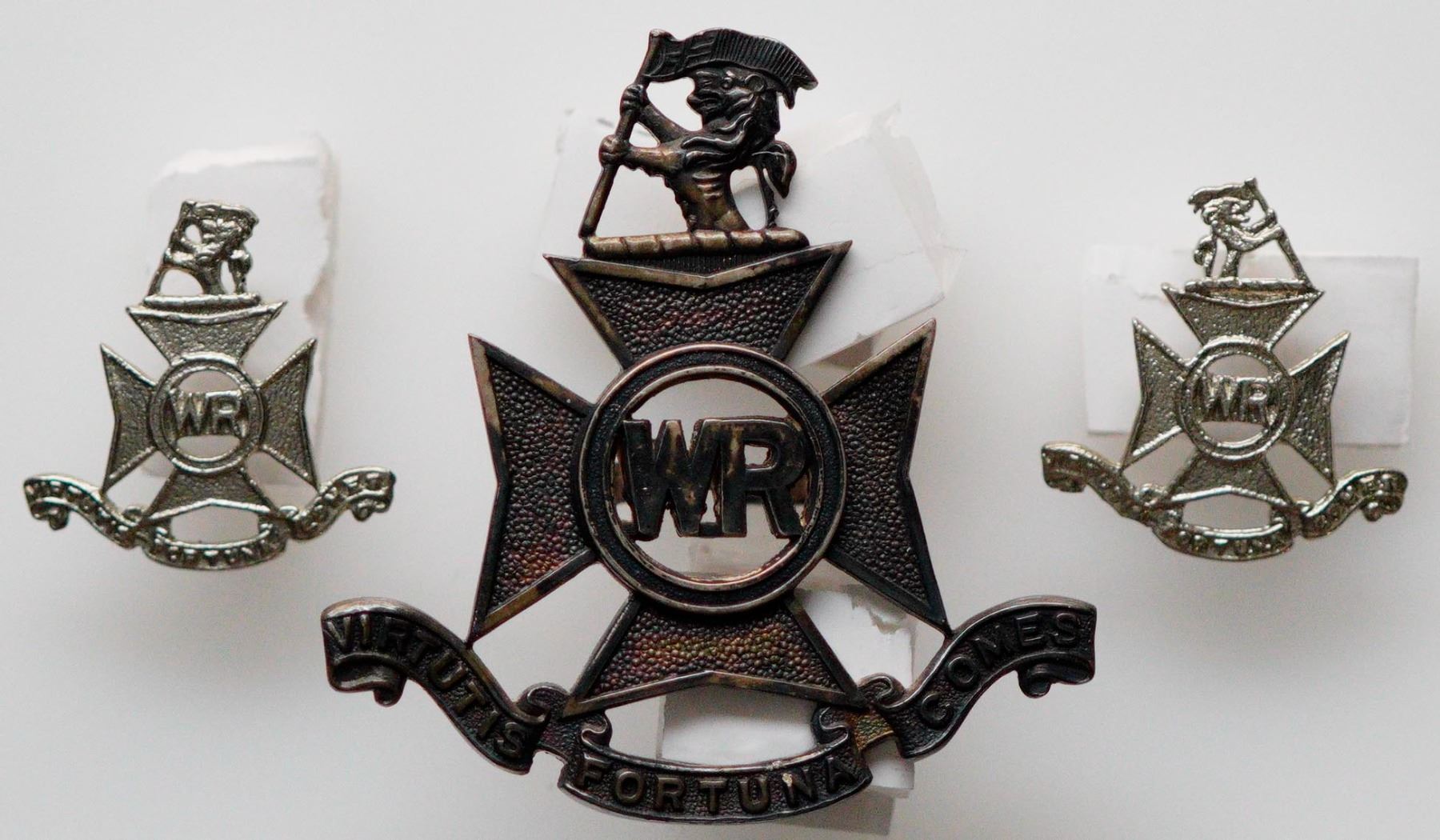 Militaria Insignia 1920-50; The Wellington Rifles Darkened Brass Cap ...