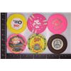 Image 1 : 6 PLASTIC CASINO CHIPS: 1-25 CENT & 5-50 CENT