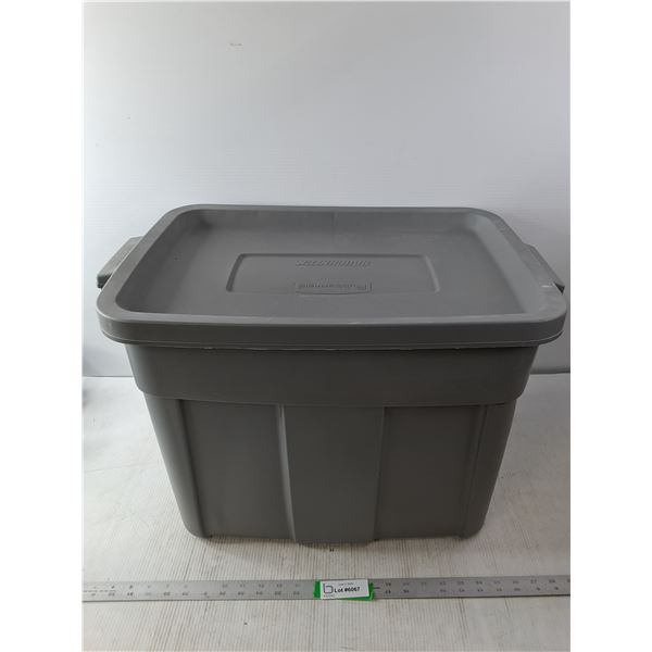 Rubbermaid Storage Tote