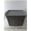 Image 1 : Rubbermaid Storage Tote
