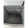 Image 2 : Rubbermaid Storage Tote