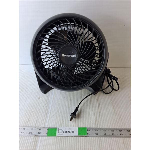 Honeywell Desk Fan-Powers On