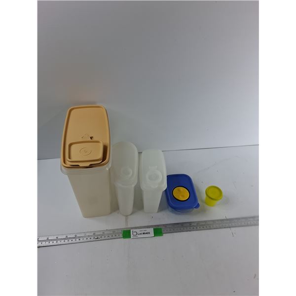 (5) Tupperwares Containers