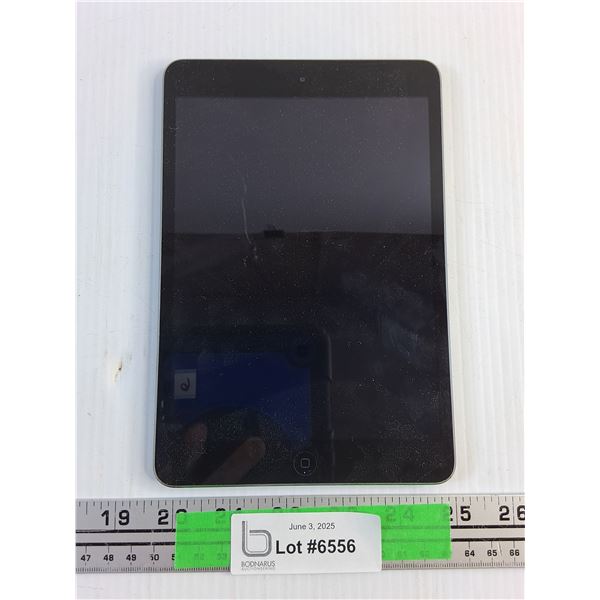 Apple 8" iPad - Powers On - As Is