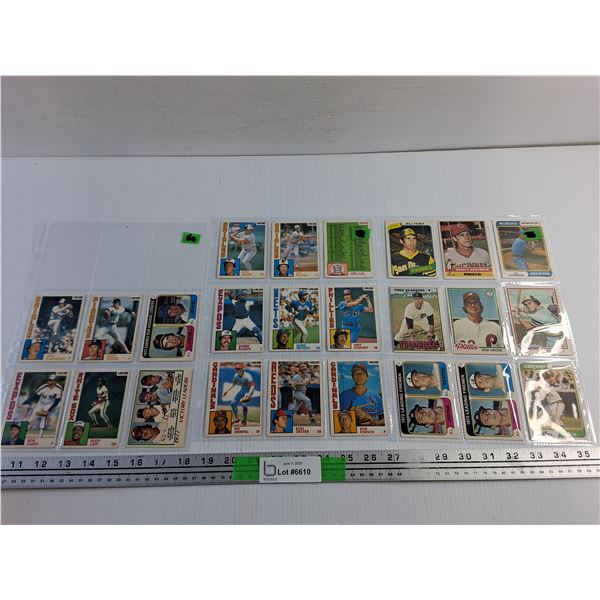 (24)  1960s to 1980s Vintage MLB Baseball Cards