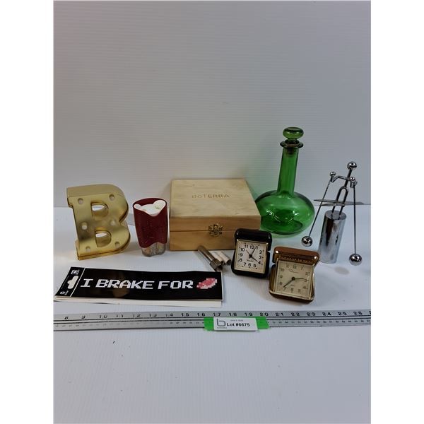Lot: End Table Vintage Clocks, Green Decanter, "B" Light up Sign, Misc