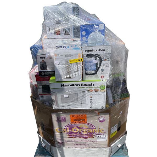 Surprise Pallet of Misc Kitchen Appliances - Hamilton Beach Microwave and Electric Kettle, Toastmast
