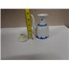 Image 8 : Chinese Blue White Soy Shoyu Decanter Bottle w/ Lid & Maker's Mark 5"H