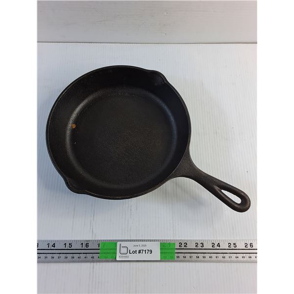 9" Cast Iron Frying Pan