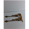 Image 6 : (2) Brass Holders, (2) Metal Door Hinge Paarts, (2) Swing Curtain Rods