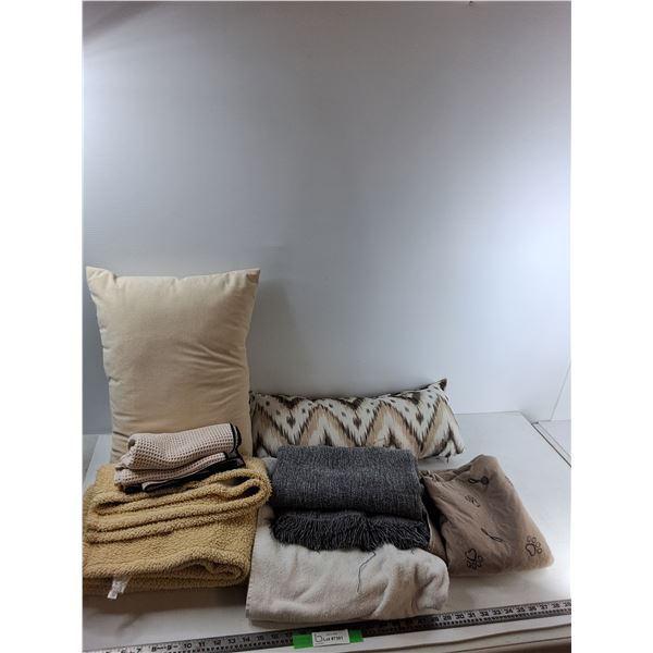 Assorted - Blankets,Towels And Pillows