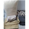 Image 2 : Assorted - Blankets,Towels And Pillows