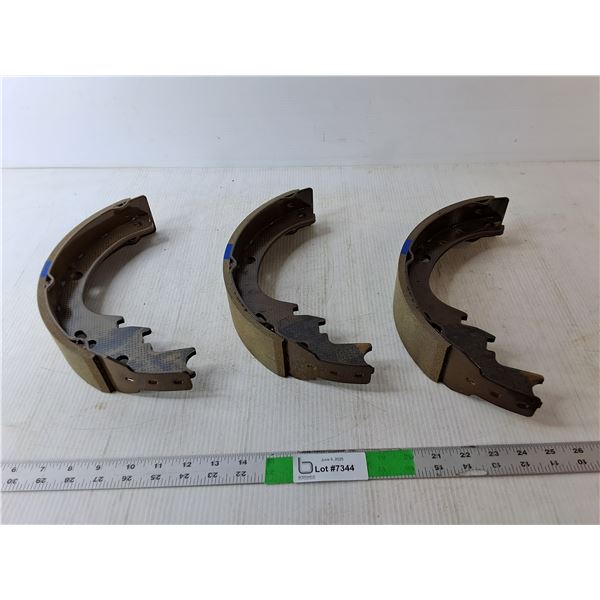 (3) Rear Brake Shoes