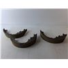 Image 3 : (3) Rear Brake Shoes