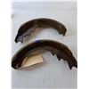 Image 2 : (4) Brake Shoes