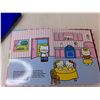 Image 3 : Hello Kitty Book & Figurines, Italia Scarf