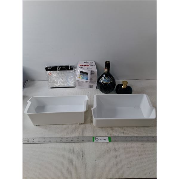 Magnifier, Fridge Drawers, Humidity Monitor and Empty Containers
