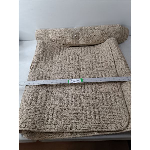 (2) Rubber Back Runners