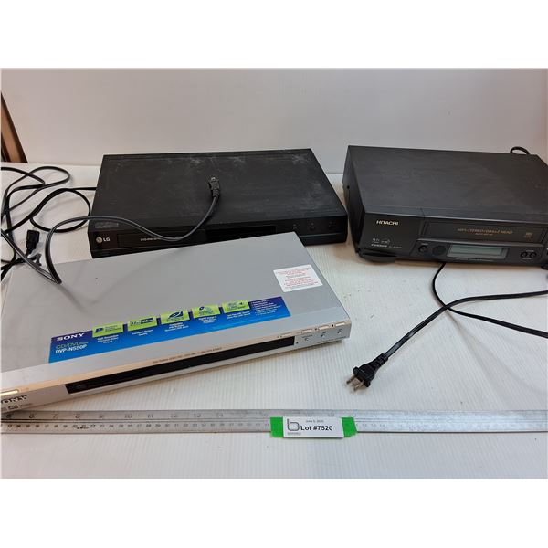 Sony and LG CD/DVD Players (turns on) Hitachi Stero (Turns on)