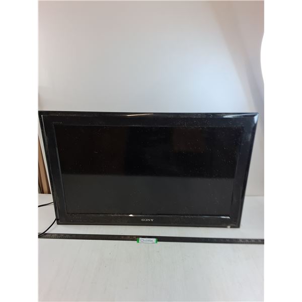 Sony 31" LCD TV - Powers On - Pickup Only
