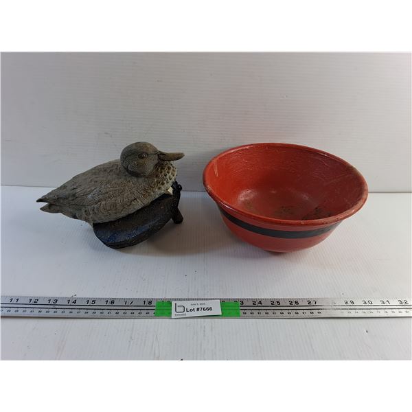 Outdoor Duck Decor and Metal Bowl