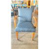 Image 2 : OAK AND UPHOLSTERED FABRIC CUSHIONED ARM CHAIR
