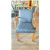 Image 2 : OAK AND UPHOLSTERED FABRIC CUSHIONED ARM CHAIR