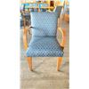 Image 2 : OAK AND UPHOLSTERED FABRIC CUSHIONED ARM CHAIR