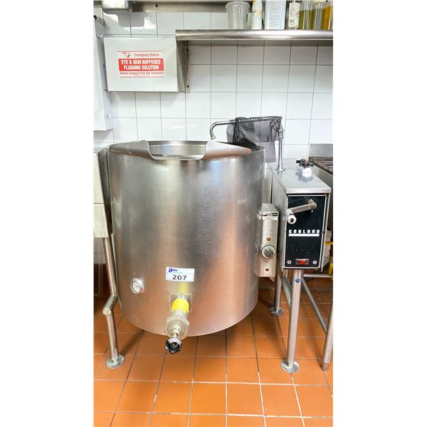 STAINLESS GARLAND GAS STEAM KETTLE APPROX 40- 80 GALLONS